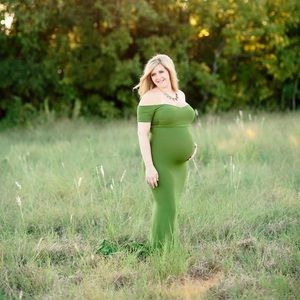 Green maternity photo dress. Off the shoulder long